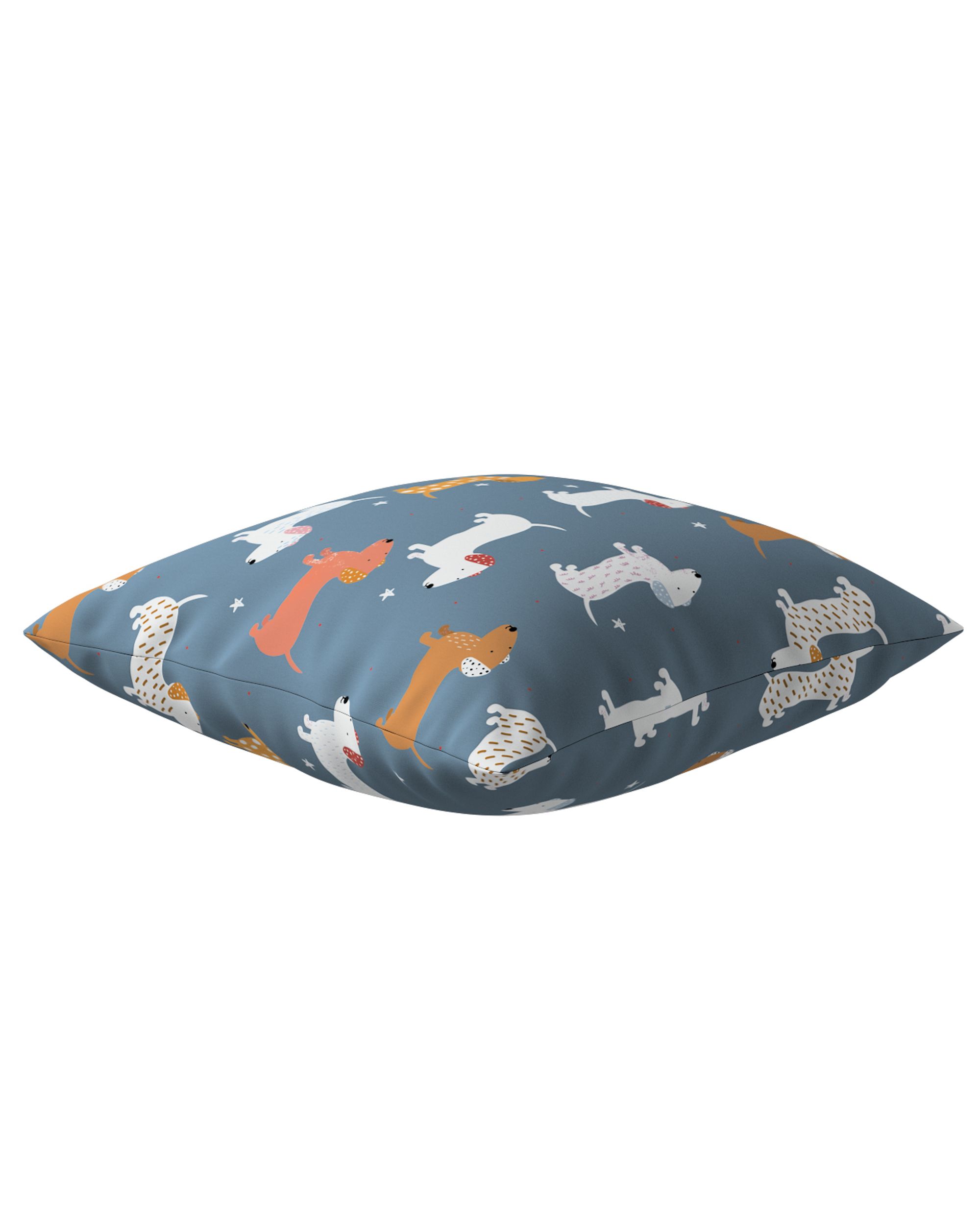 Housse de coussin Milly couleur bleu tissu à motifs (hover)
