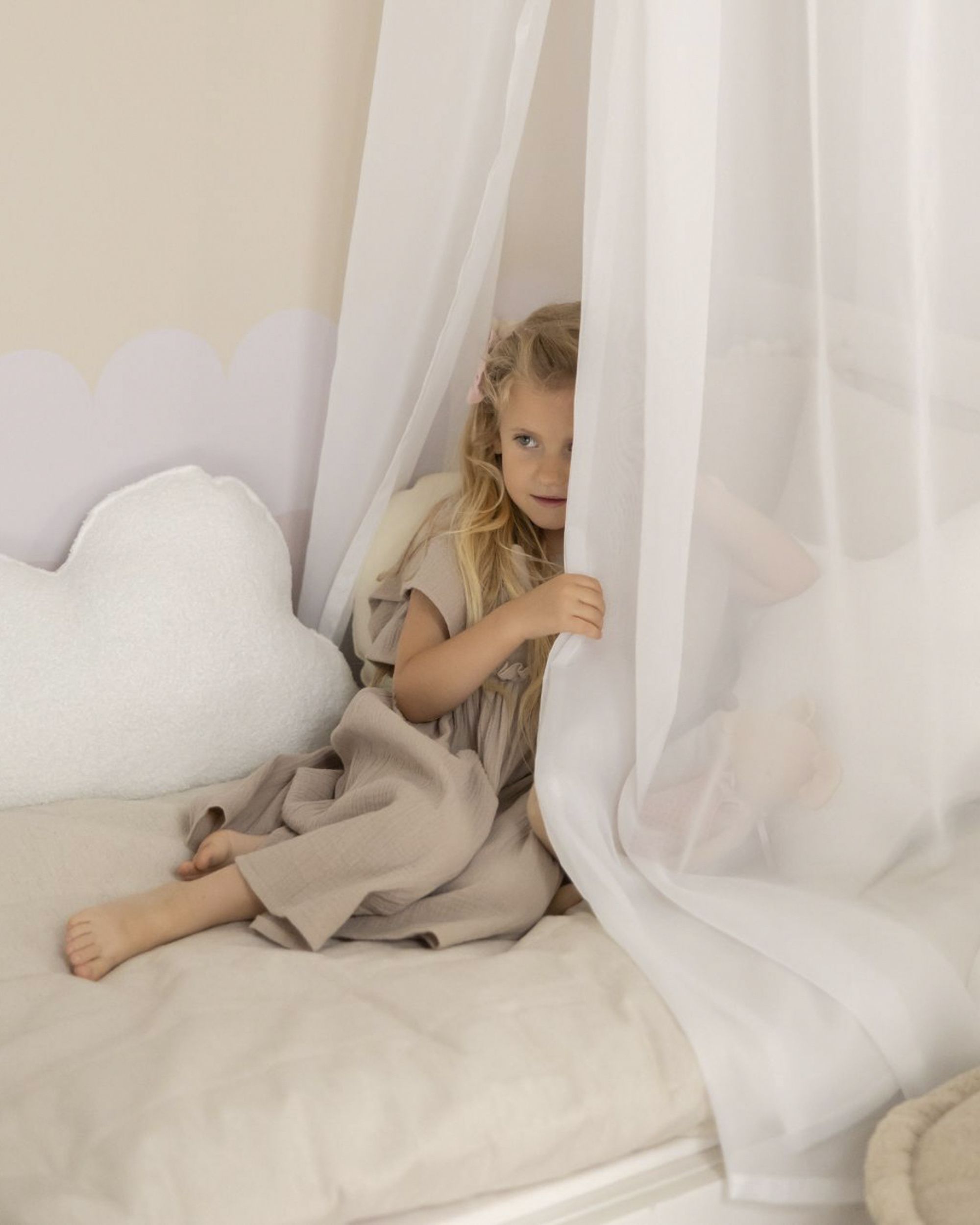Baldaquin couleur blanc tissu semi-transparent, brillant (hover)