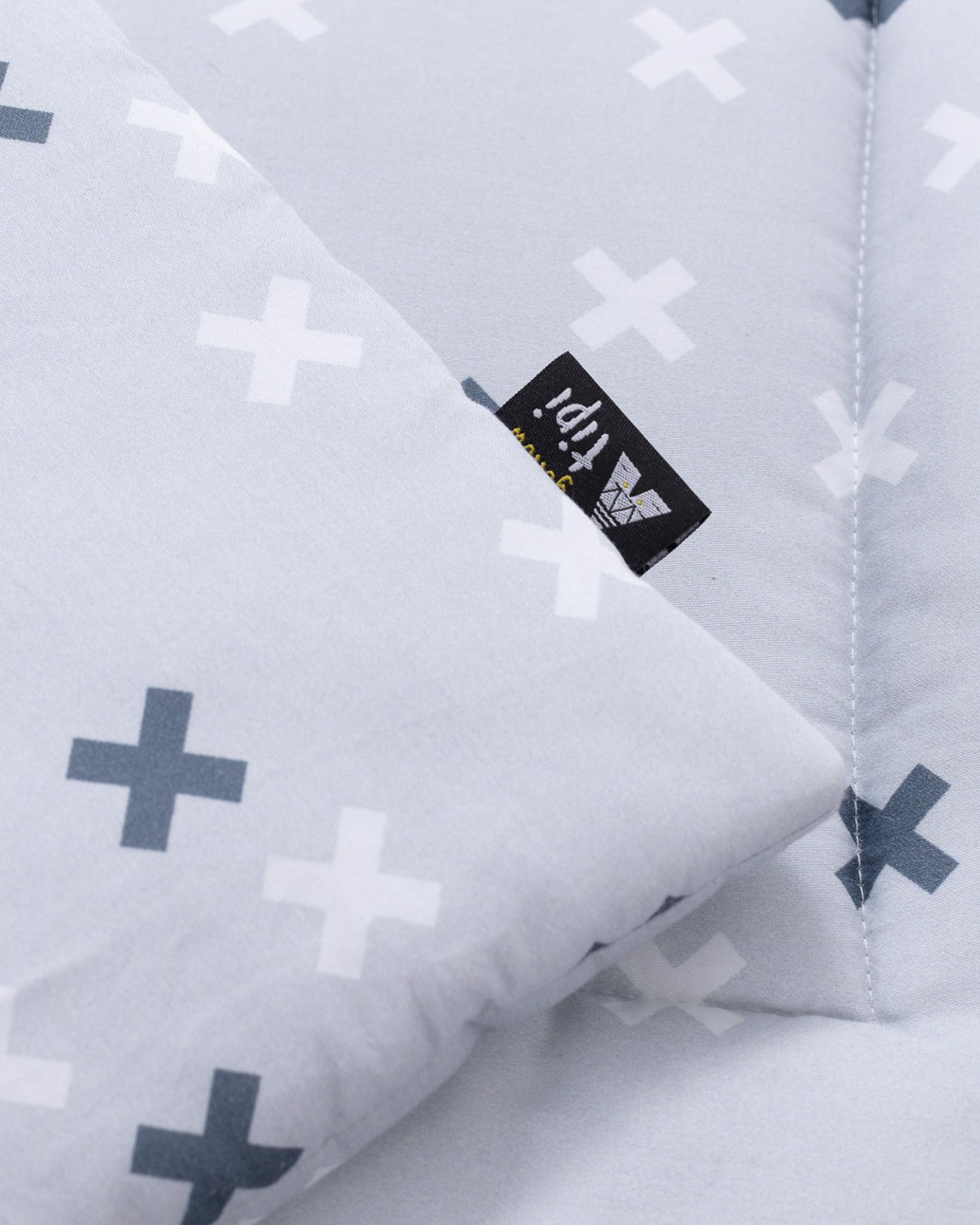 Housse + couette et taie + oreiller pour lit bébé couleur gris tissu à motifs (hover)
