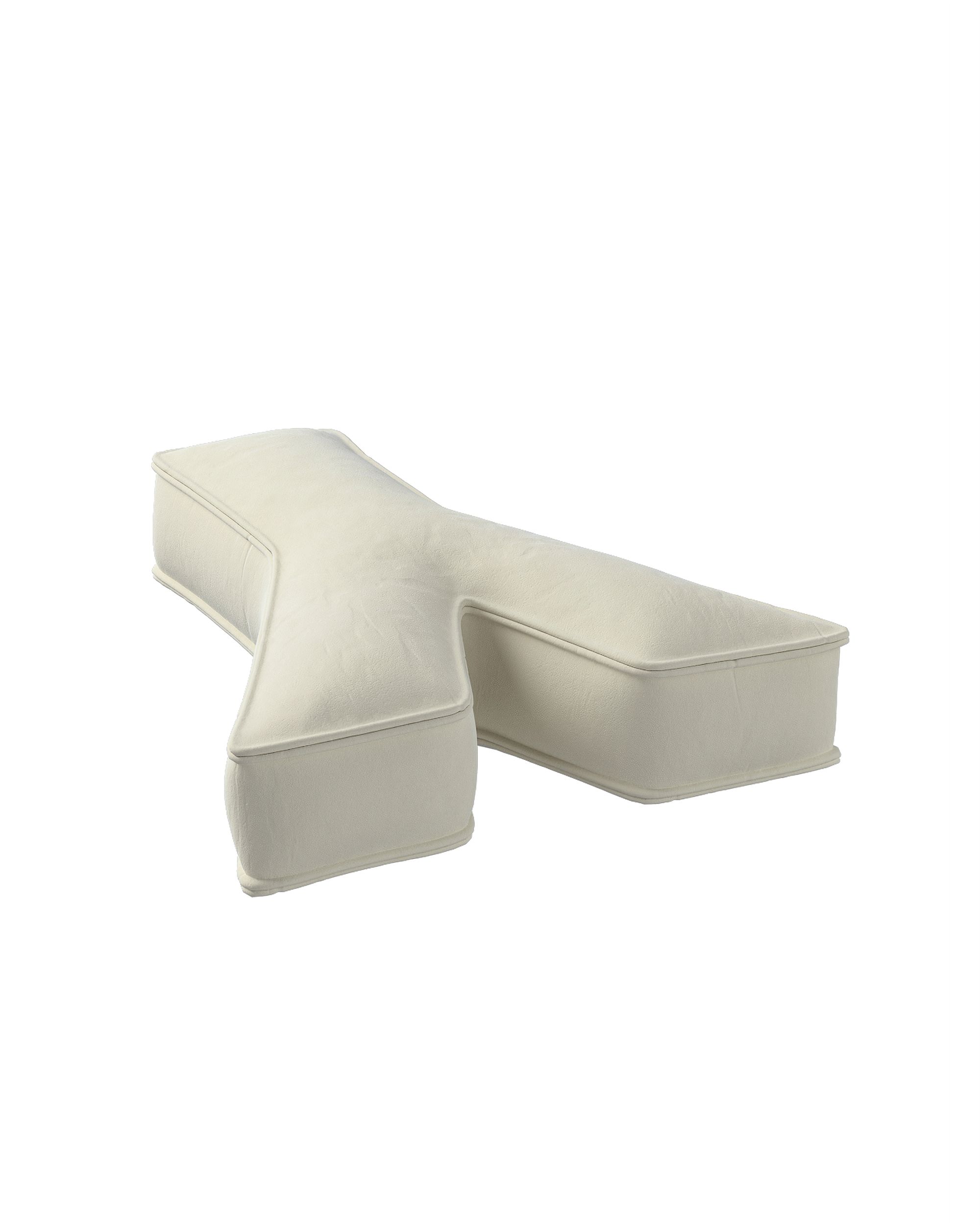 Coussins lettre Y couleur crème tissu brillant, velours (hover)