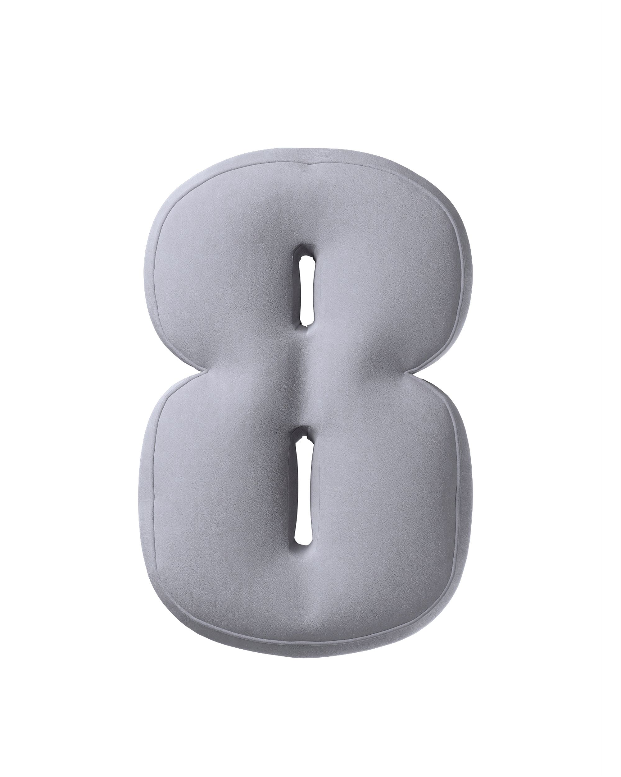 Number 8-shaped pillow couleur gris tissu brillant, velours