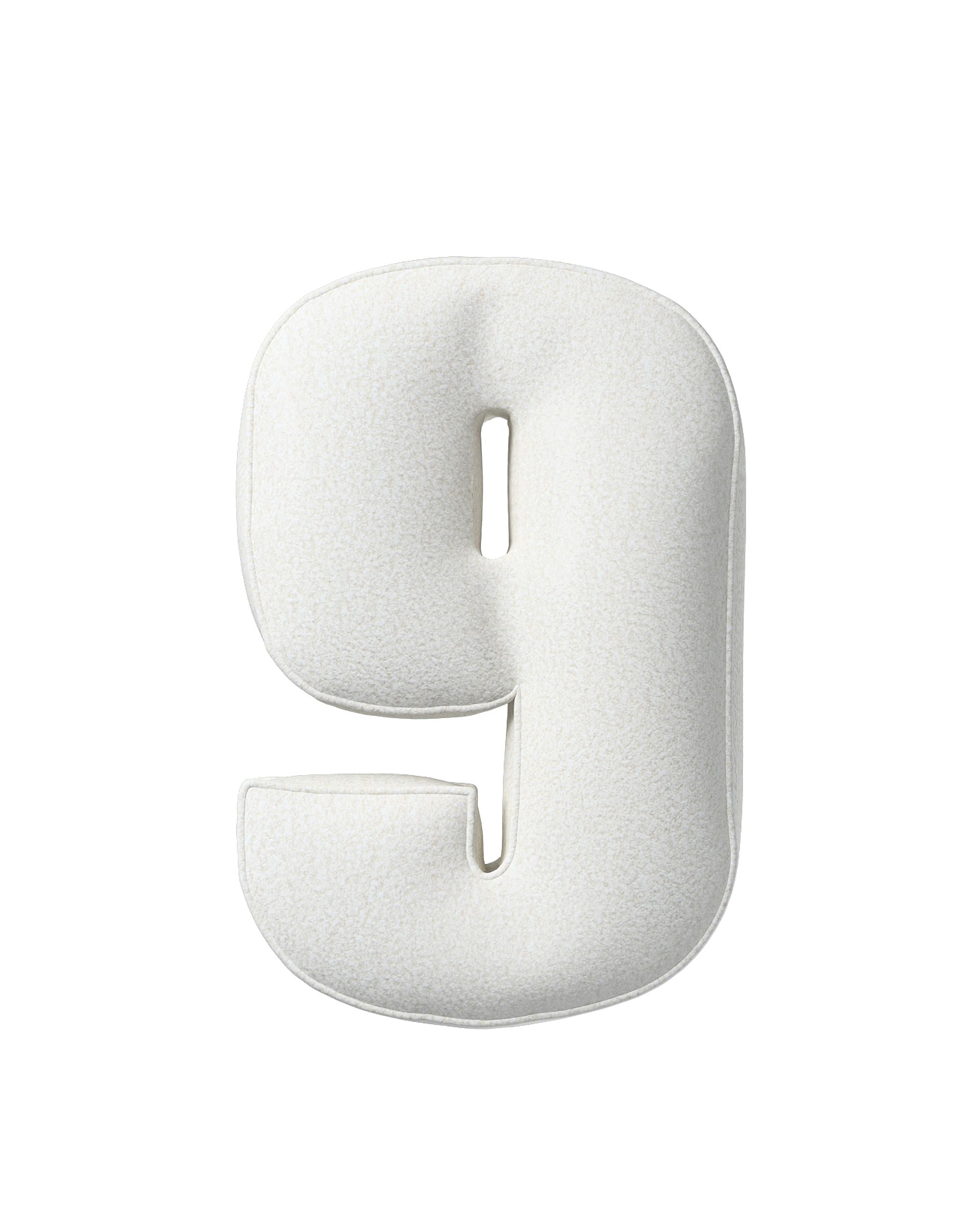 Coussin en forme du chiffre 9 couleur blanc tissu tresse