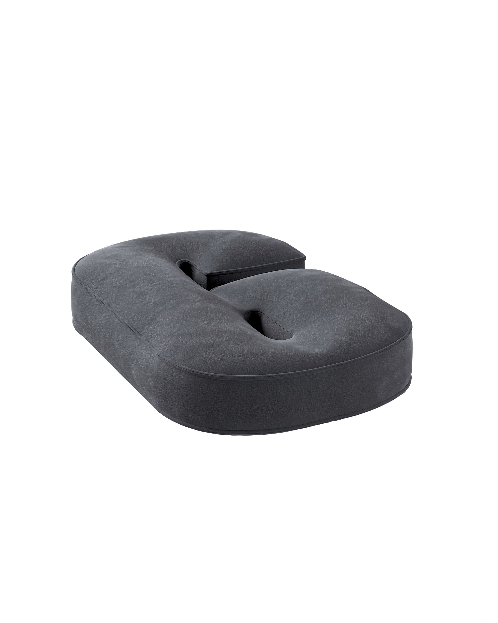 Coussin en forme du chiffre 9 couleur gris tissu brillant, velours (hover)