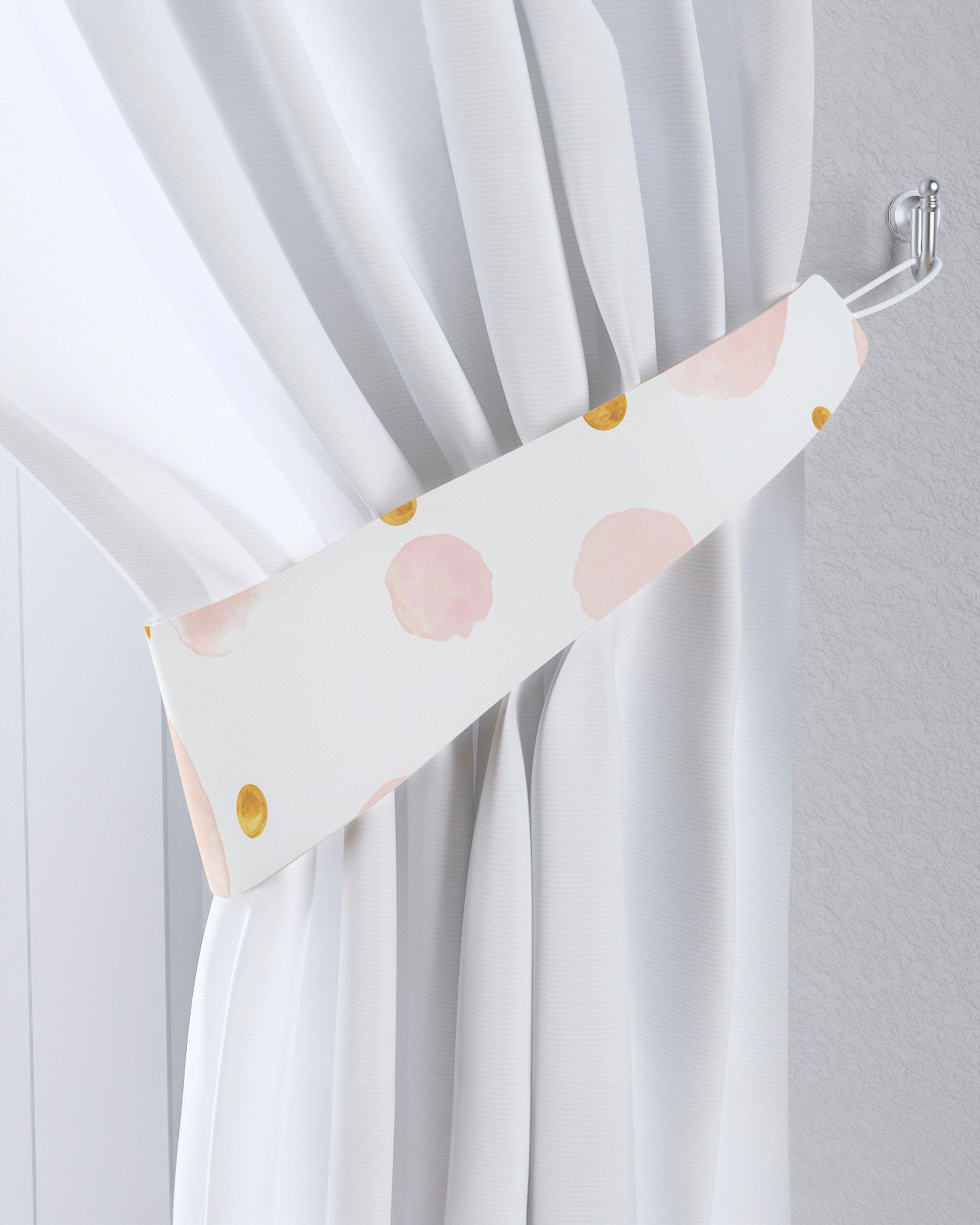 Jarretière aux rideaux couleur rose tissu à motifs