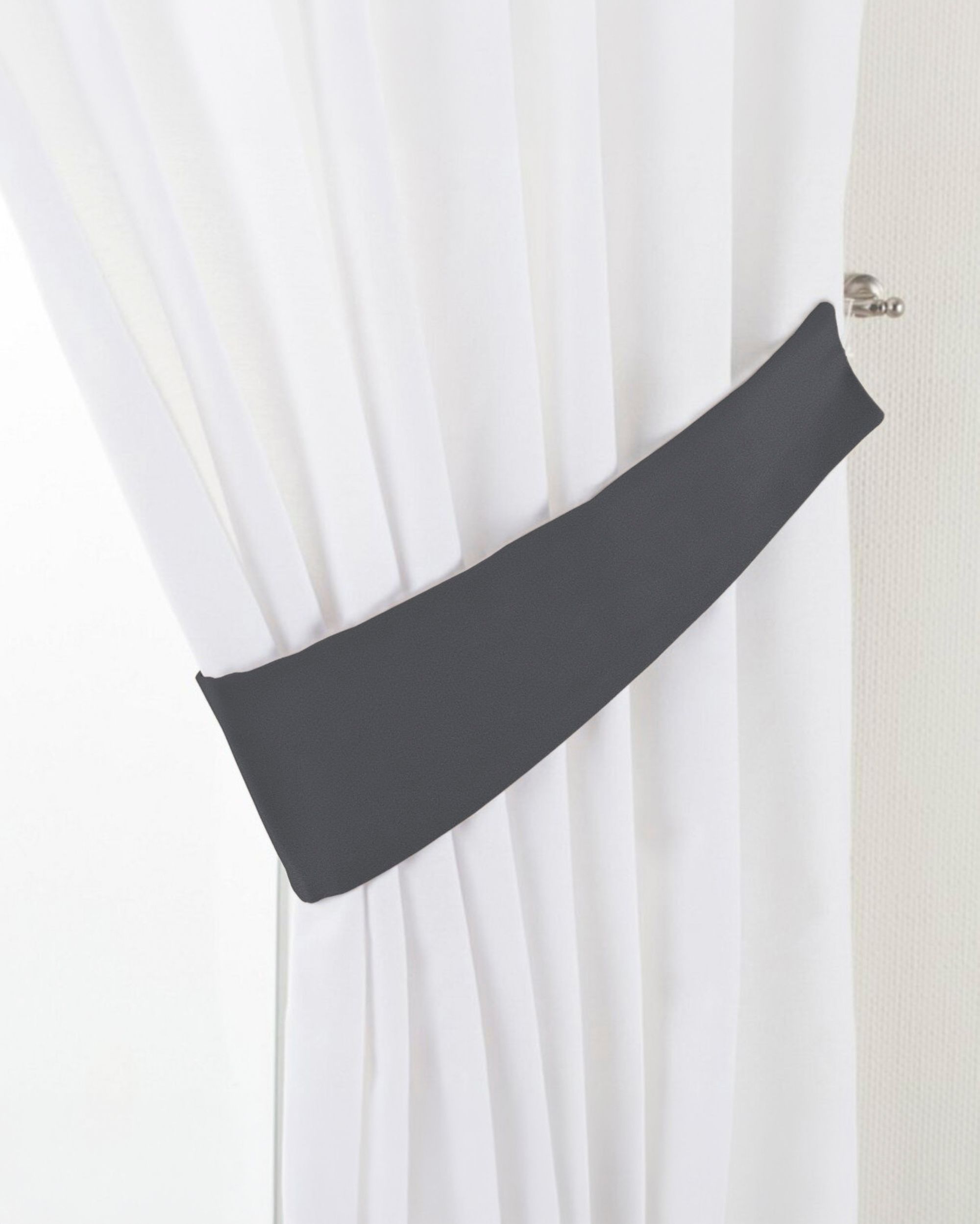Jarretière aux rideaux couleur gris tissu brillant, velours