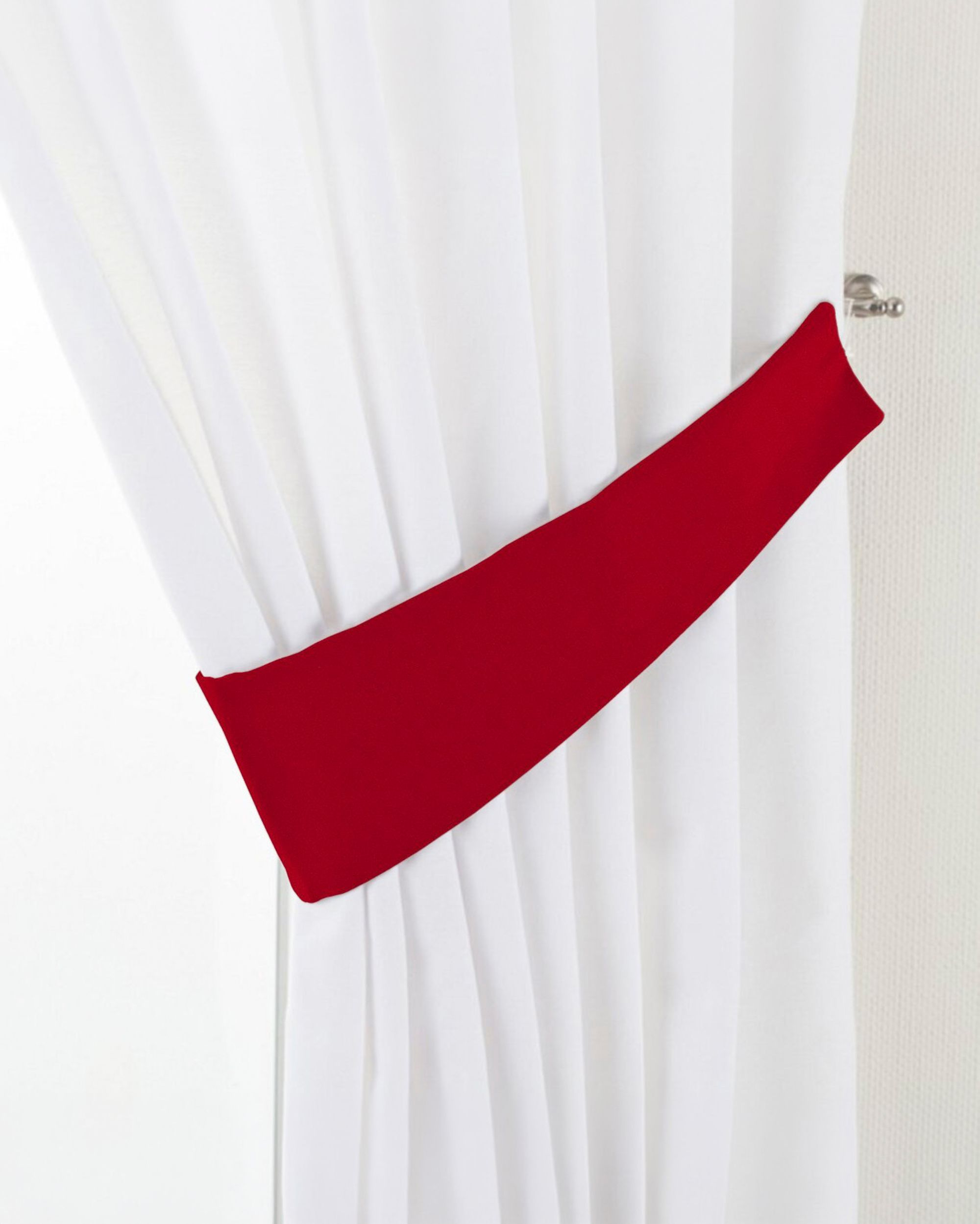 Jarretière aux rideaux couleur rouge tissu brillant, velours