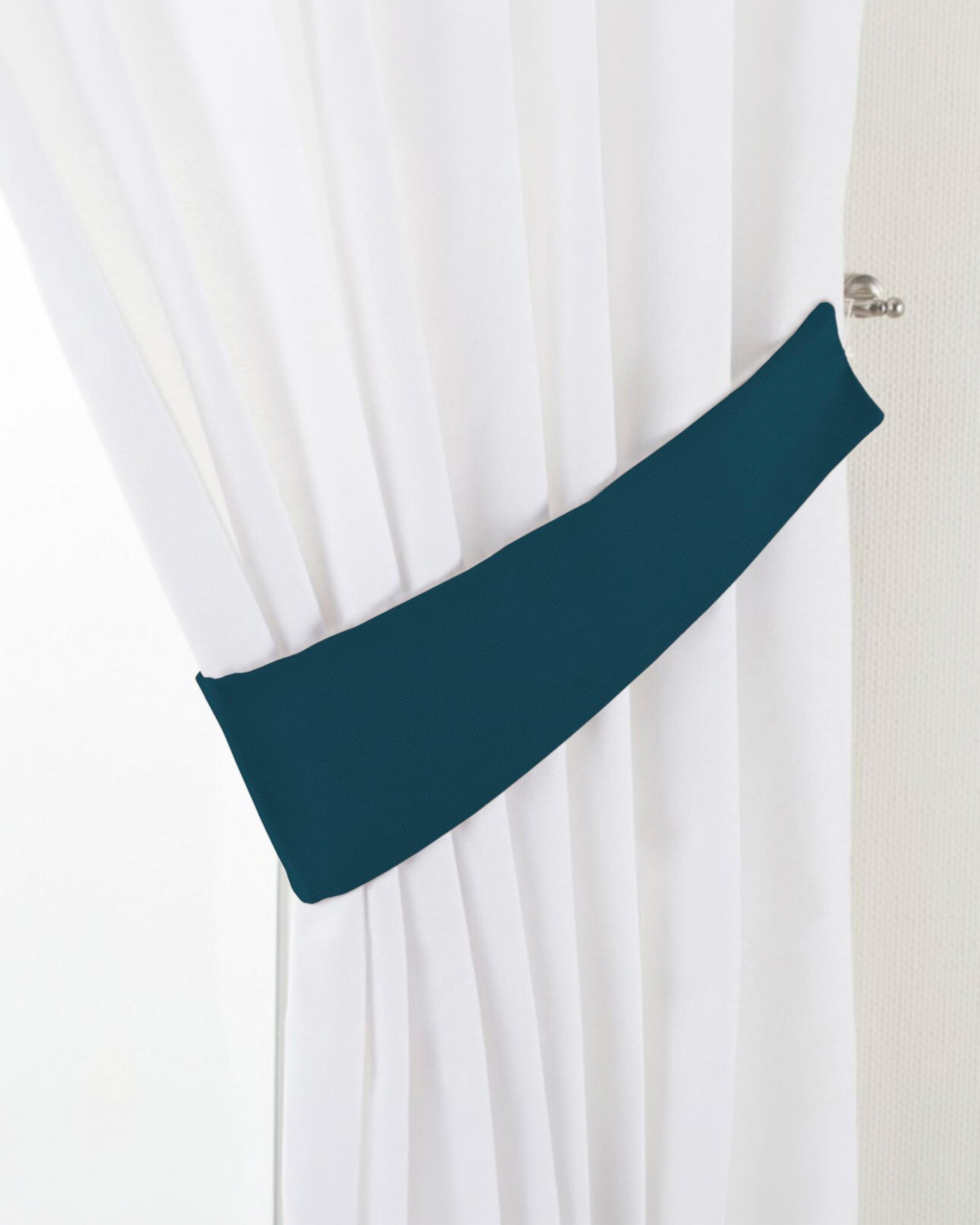 Jarretière aux rideaux couleur bleu tissu brillant, velours