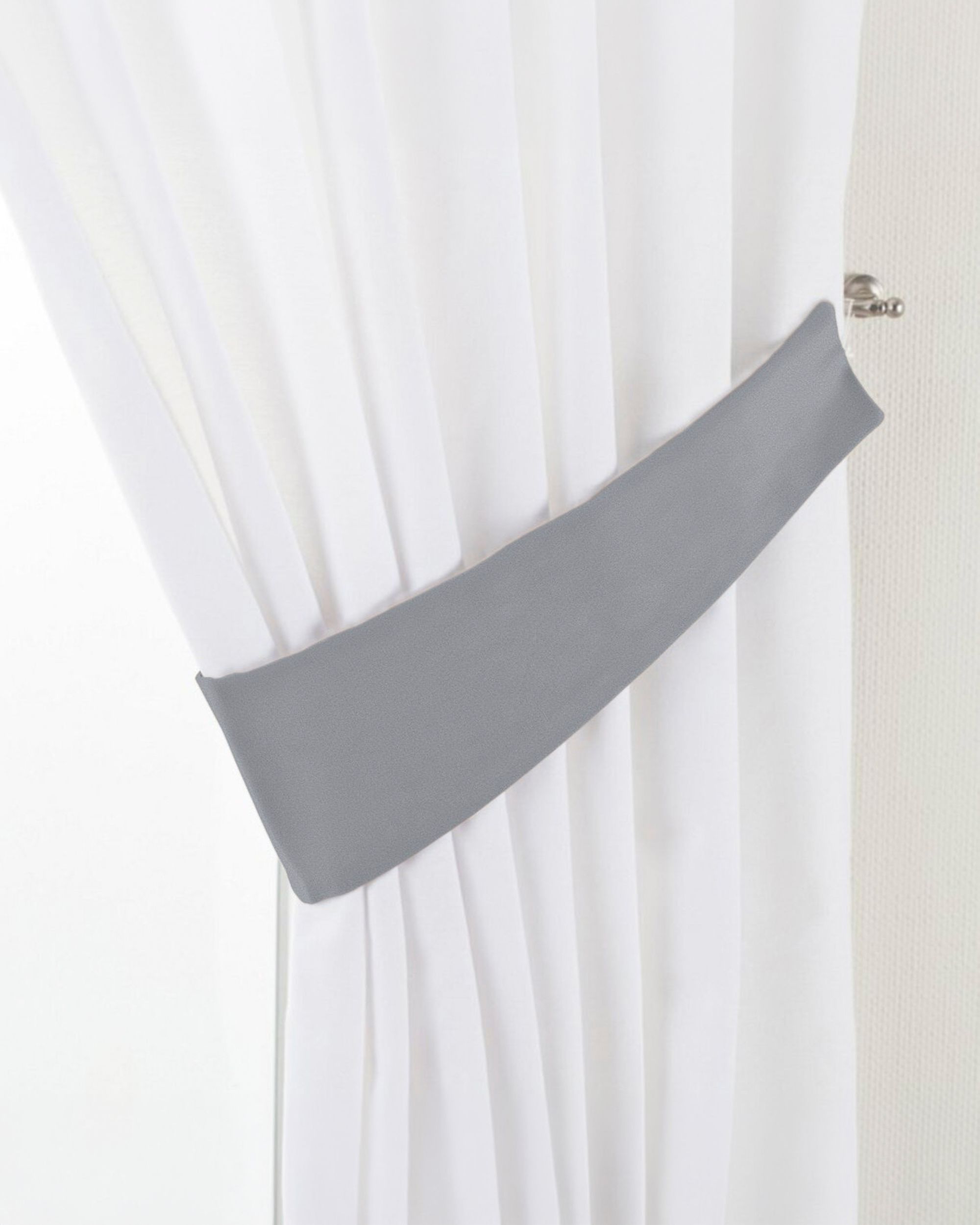 Jarretière aux rideaux couleur gris tissu brillant, velours