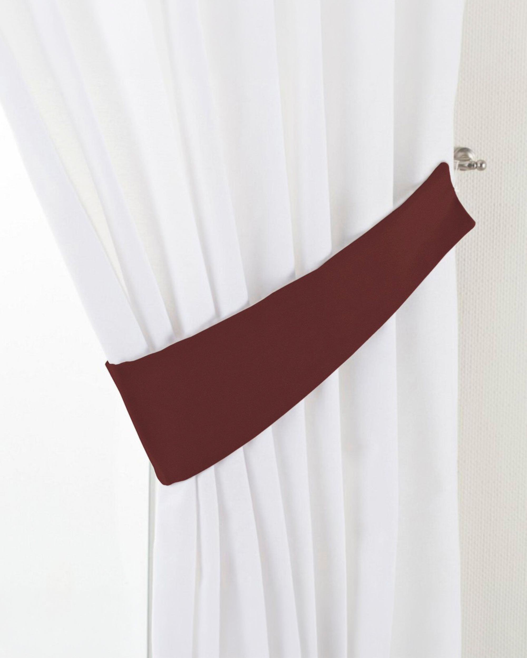 Jarretière aux rideaux couleur rouge tissu brillant, velours