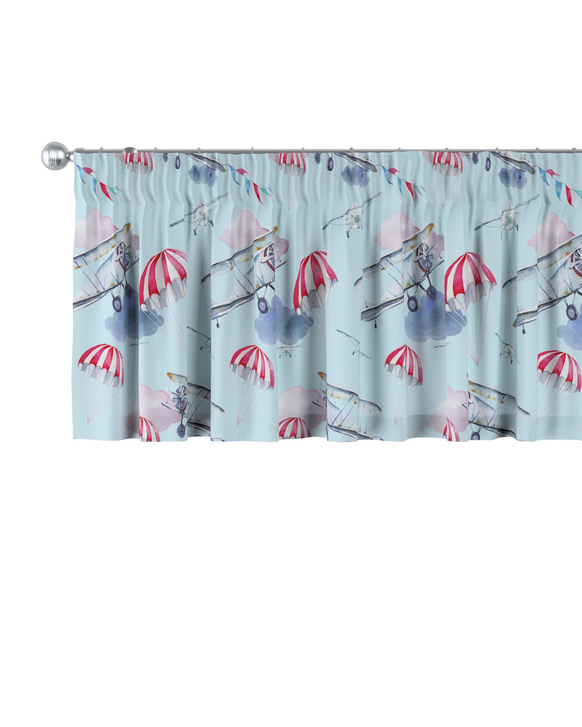 Cantonnière avec le ruban fronceur couleur bleu tissu à motifs