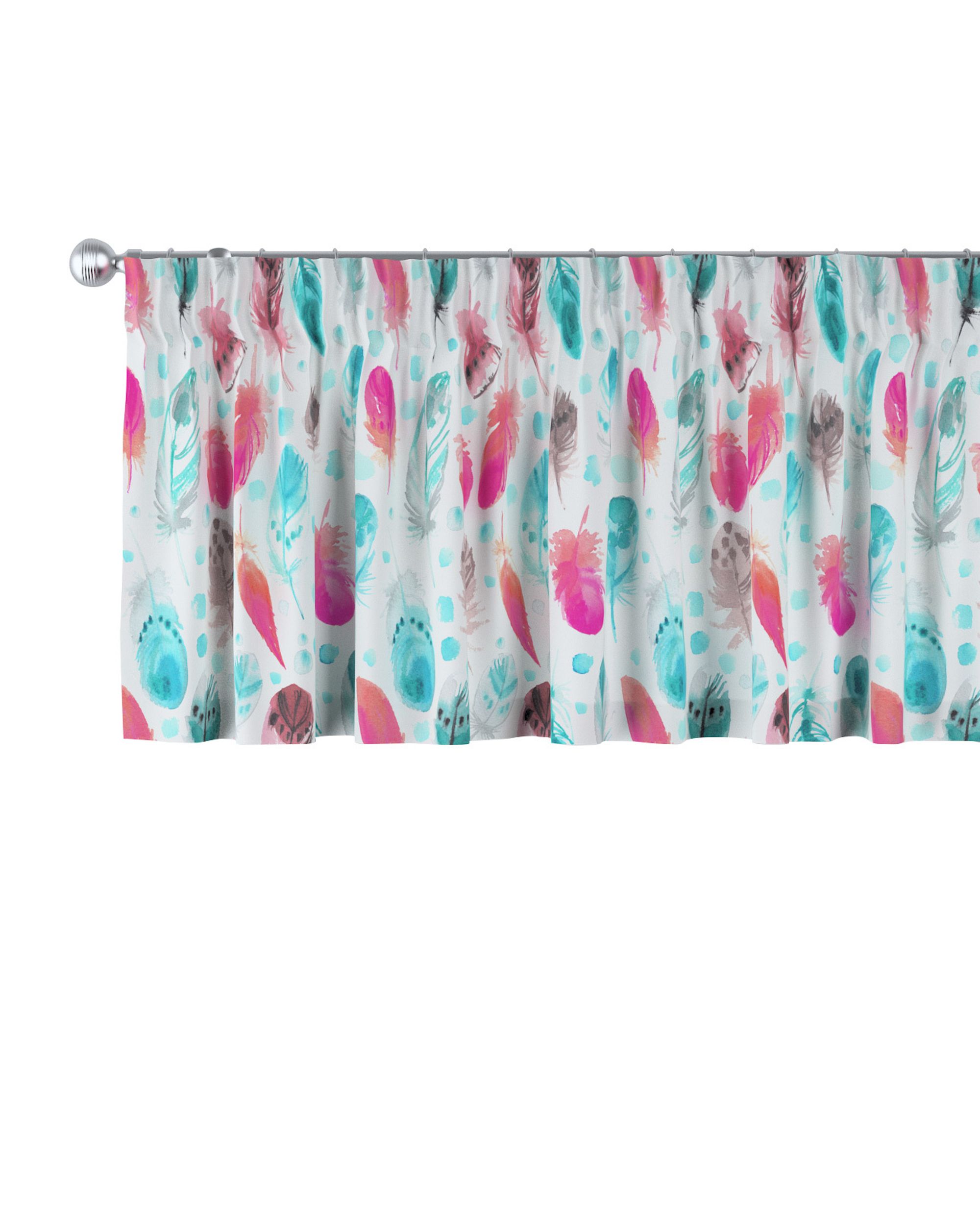 Cantonnière avec le ruban fronceur couleur bleu tissu à motifs