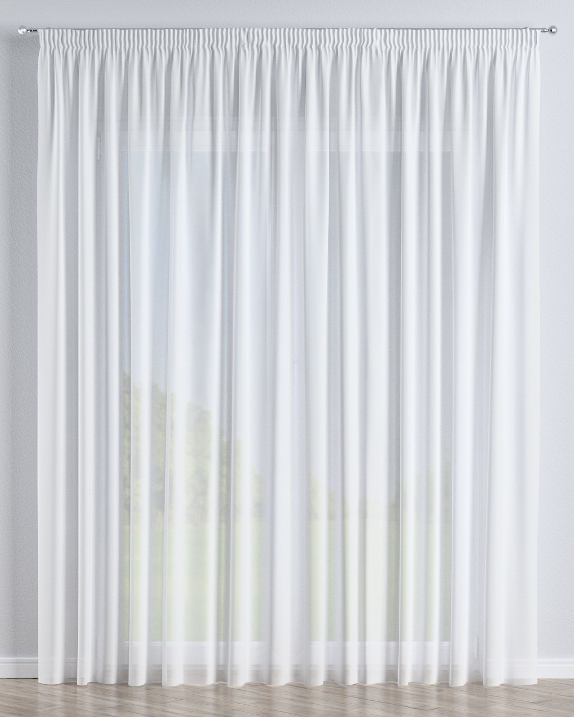 Rideaux en voile sur le ruban fronceur couleur crème tissu semi-transparent, tresse